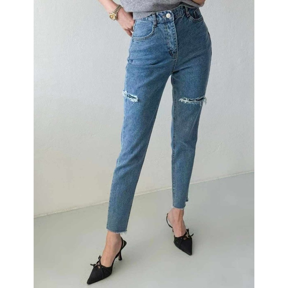 正韓女裝  Labor 超顯瘦線條的割破日常牛仔褲-細節圖3