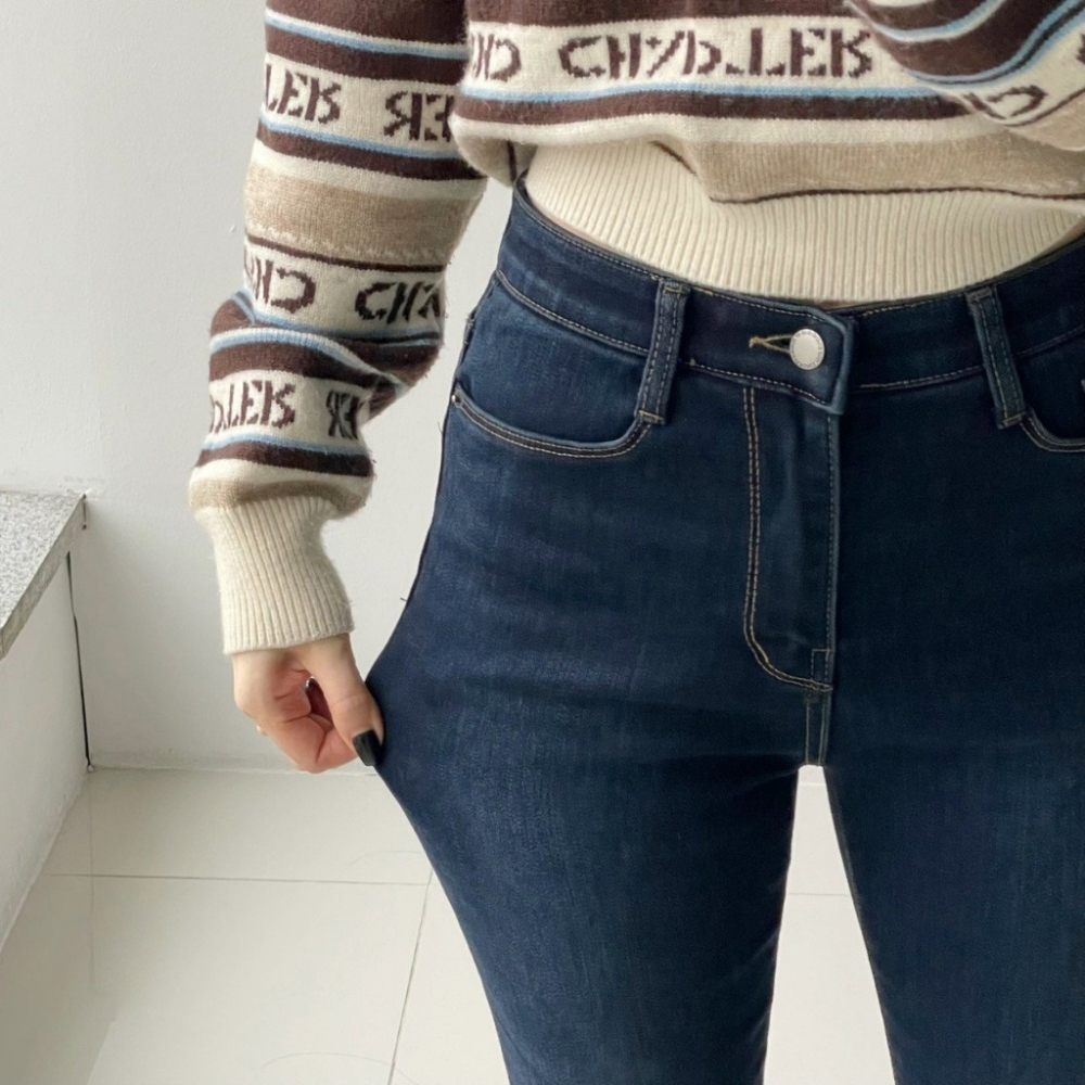 韓國女裝 HOWLUK 發熱厚絨彈性腰扣丹寧長牛仔褲 可塞靴-細節圖5