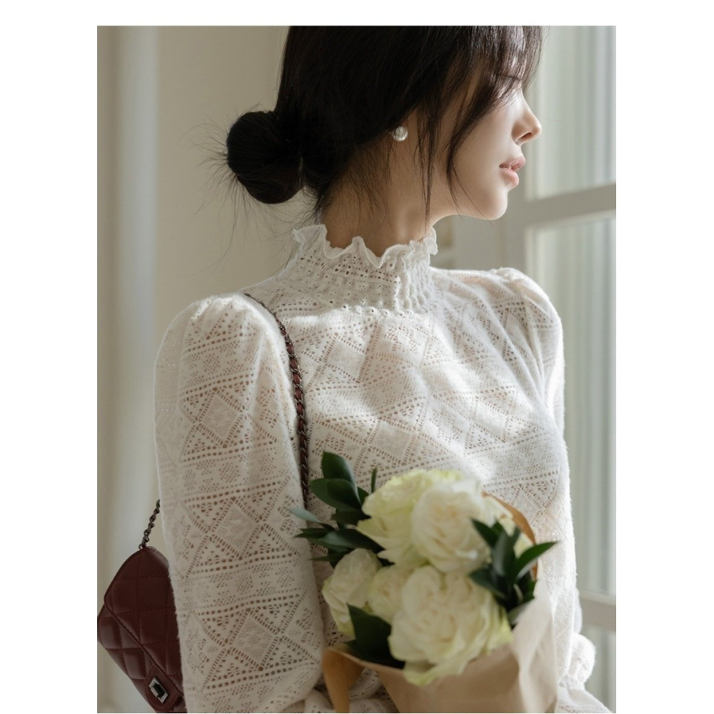 韓國女裝 Olivia 蕾絲立領雕花小澎袖上衣-細節圖4