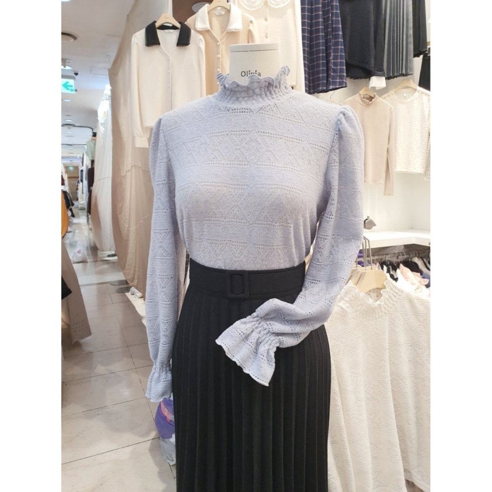 韓國女裝 Olivia 蕾絲立領雕花小澎袖上衣-細節圖8