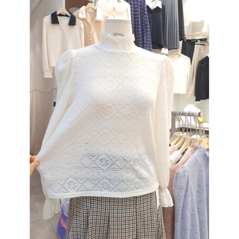 韓國女裝 Olivia 蕾絲立領雕花小澎袖上衣-細節圖9