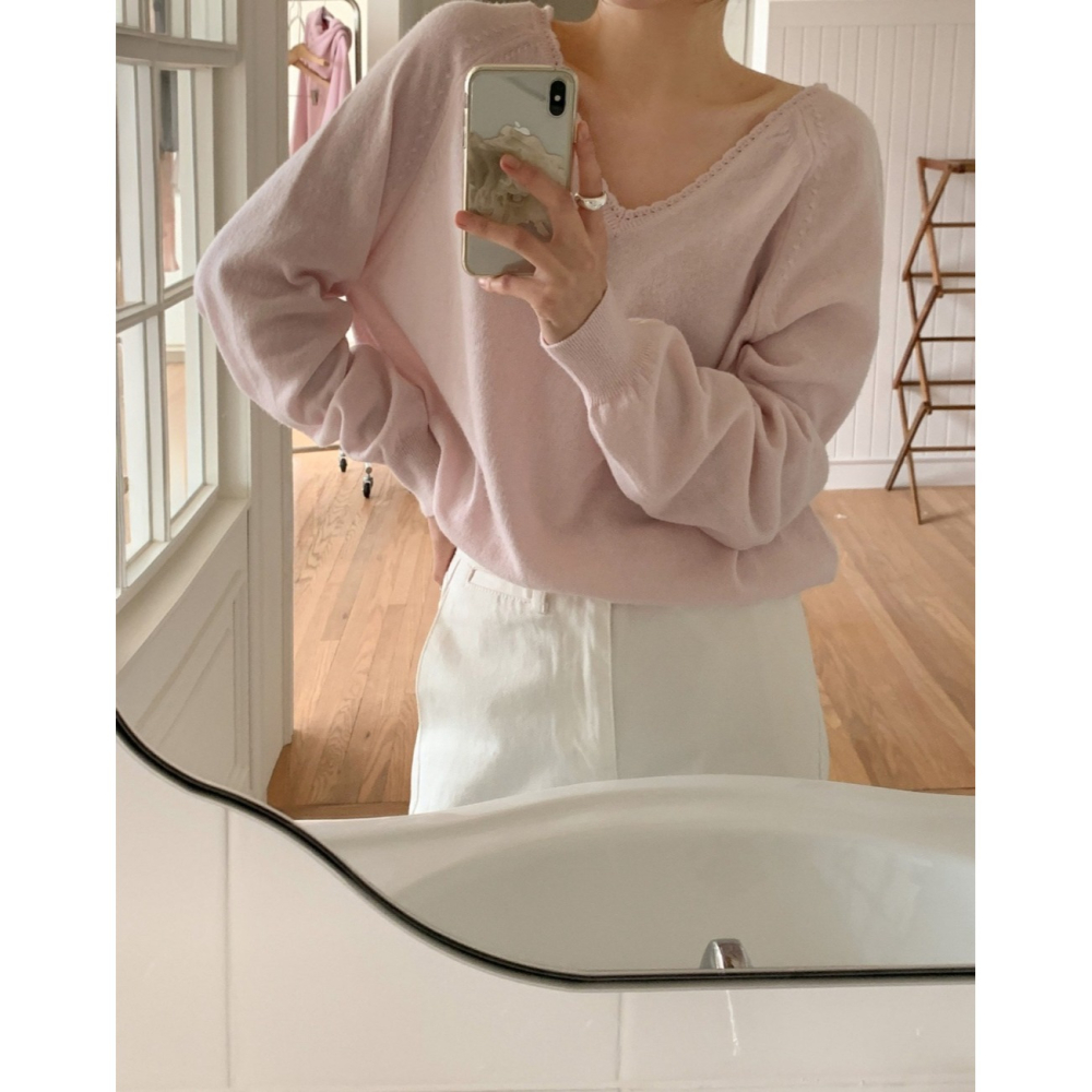 韓國女裝 Ouir 柔嫩領邊織紋雙v上衣-細節圖2