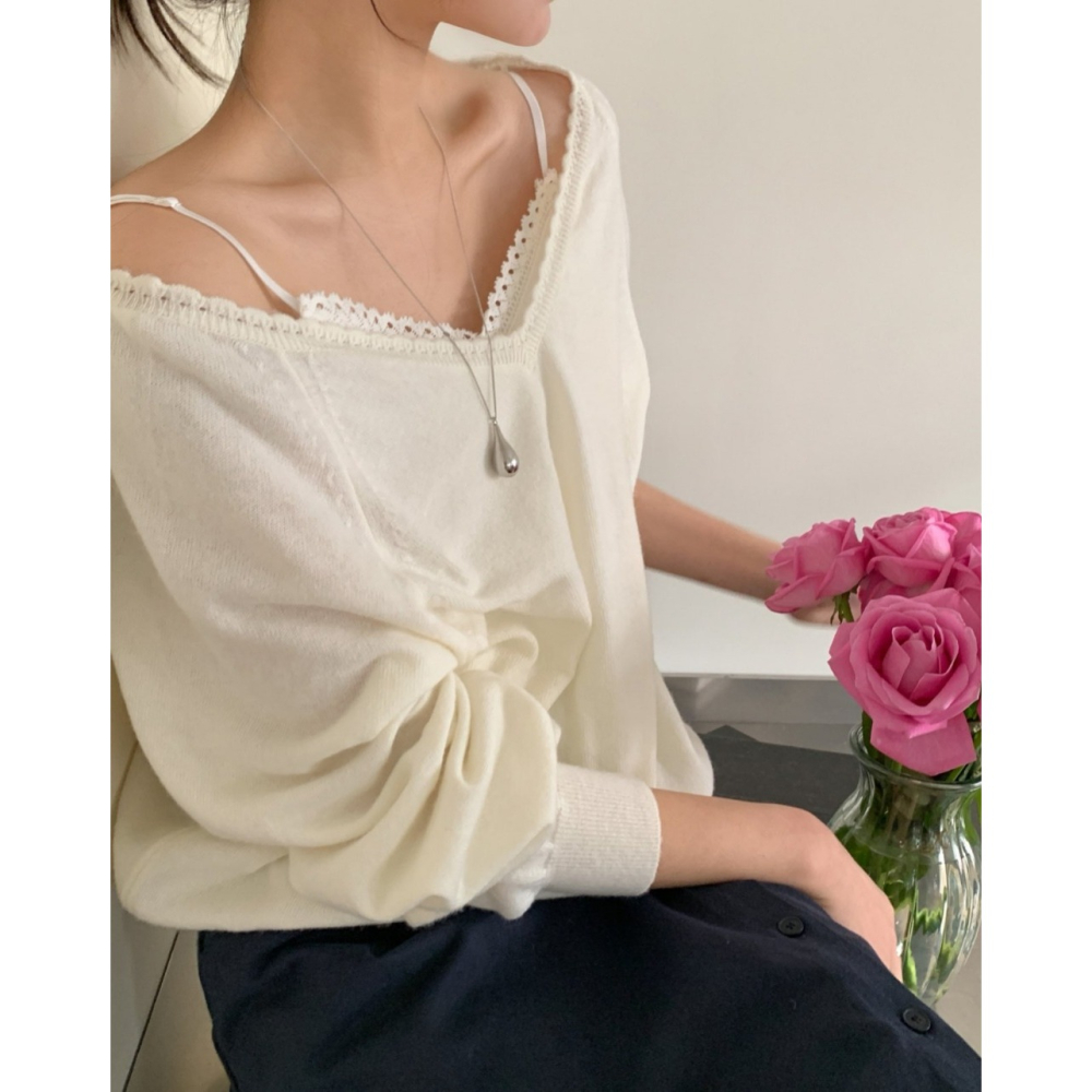 韓國女裝 Ouir 柔嫩領邊織紋雙v上衣-細節圖11