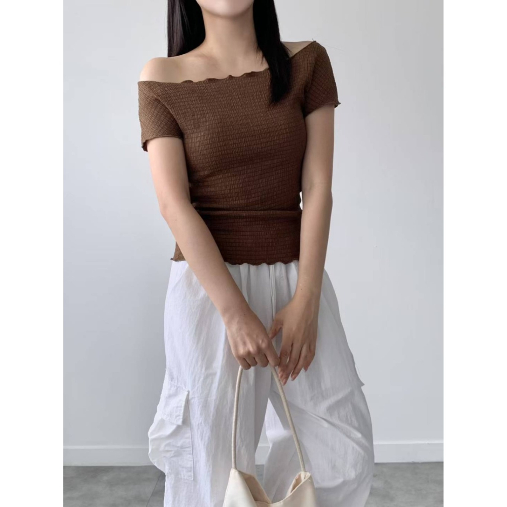 韓國女裝 Brandmarket 輕氧平領露肩上衣-細節圖5