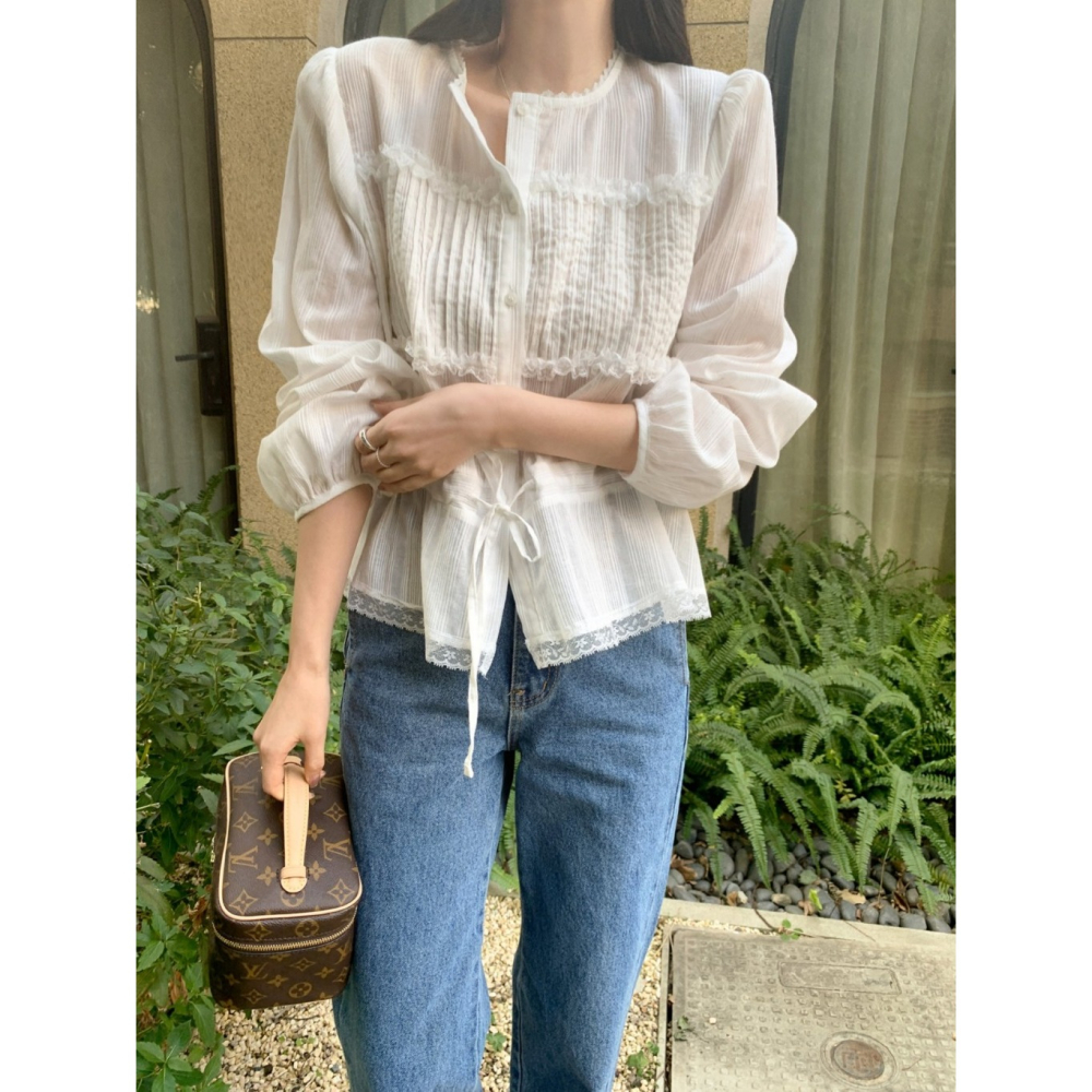 韓國女裝 Ouir 蕾絲壓摺襯衫-細節圖2