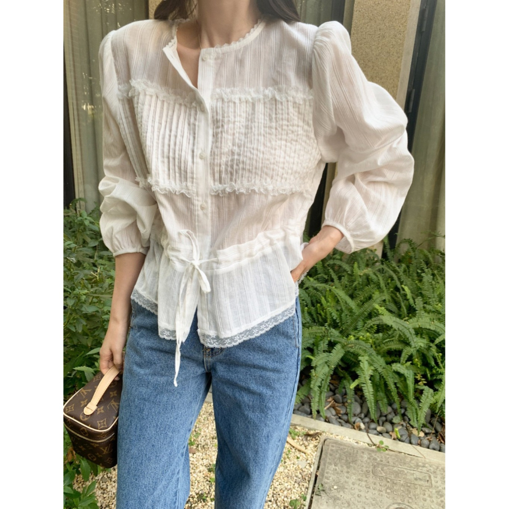 韓國女裝 Ouir 蕾絲壓摺襯衫-細節圖3