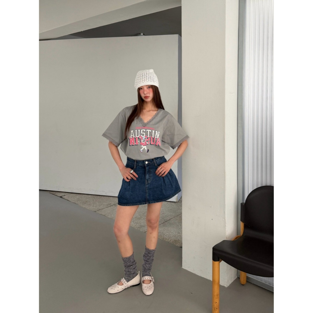 韓國女裝 Lovable 美式V領蕾絲拼接字母印花T恤-細節圖11