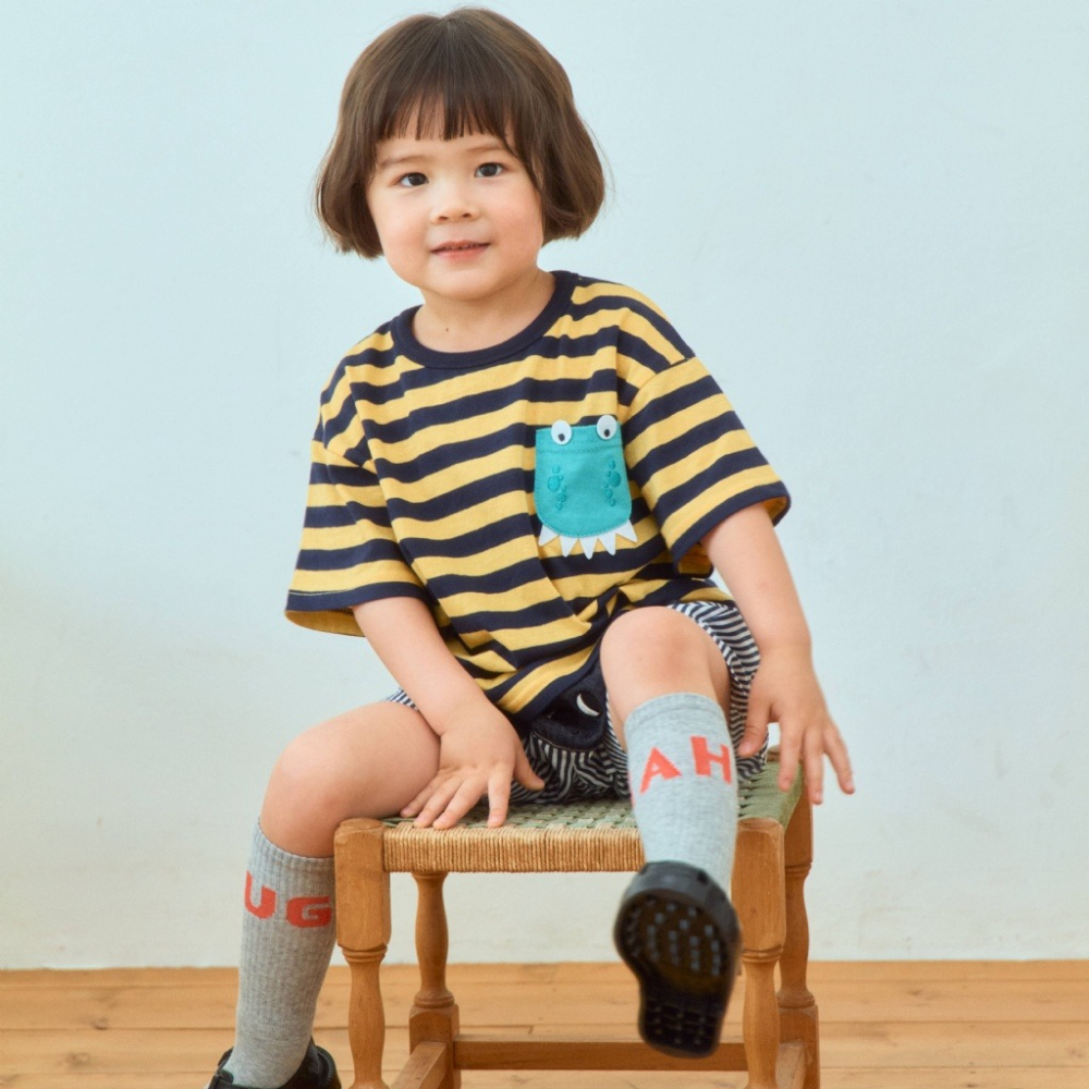 正韓童裝 1stblue 條紋鱷魚小口袋上衣-細節圖3