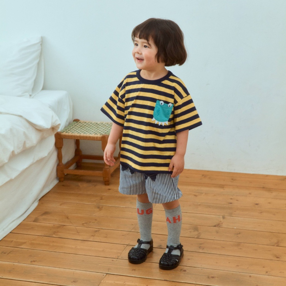 正韓童裝 1stblue 條紋鱷魚小口袋上衣-細節圖4