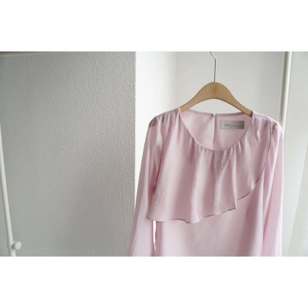 韓國女裝 Adorable 浪漫飄逸荷葉邊領雪紡上衣-細節圖4