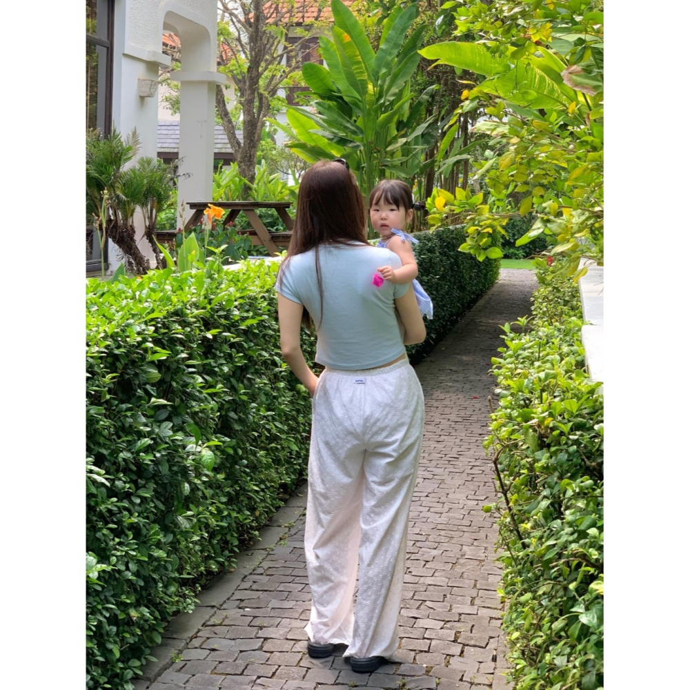 正韓童裝 Bailey 親子款 立體提花簍空鬆緊夏日休閒寬褲-細節圖3