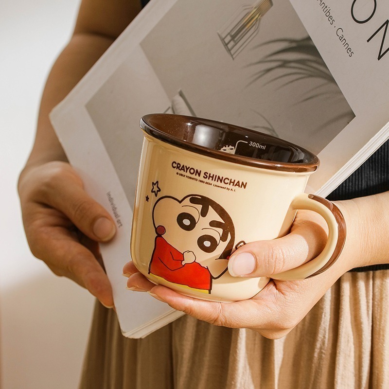 正版現貨 蠟筆小新 帶刻度馬克杯 最新款 陶瓷 小白 無蓋 睡衣小新 超高吸睛率 新之助 曙曦-細節圖8