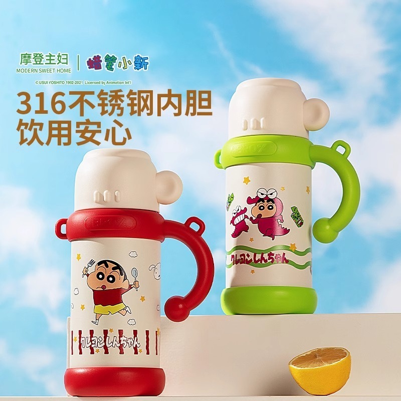 【預購】正版 蠟筆小新 斜跨冰霸杯 保溫杯 保冰 800ml 帶把手 可斜跨 吸管 高顏值 超吸睛 摩登主婦-細節圖5