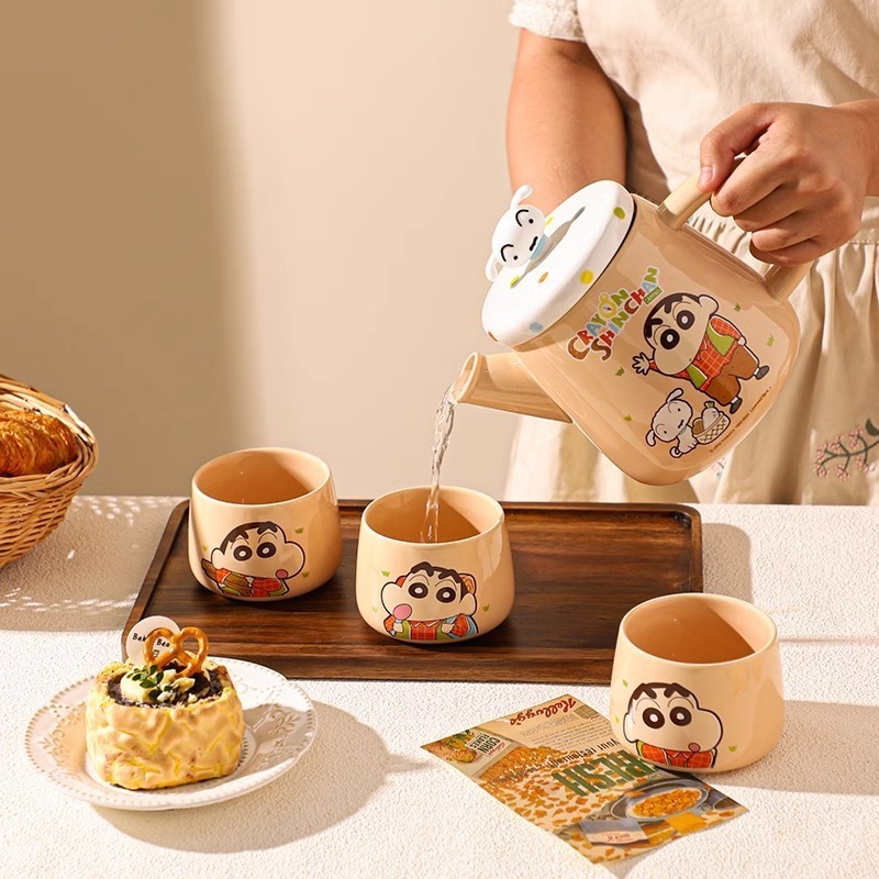 【現貨】正版 蠟筆小新 茶壺禮盒 茶壺 茶杯 水壺 茶具 泡茶 綠茶 托盤 新之助 送禮倍有面 曙曦 陶瓷 禮盒-細節圖4