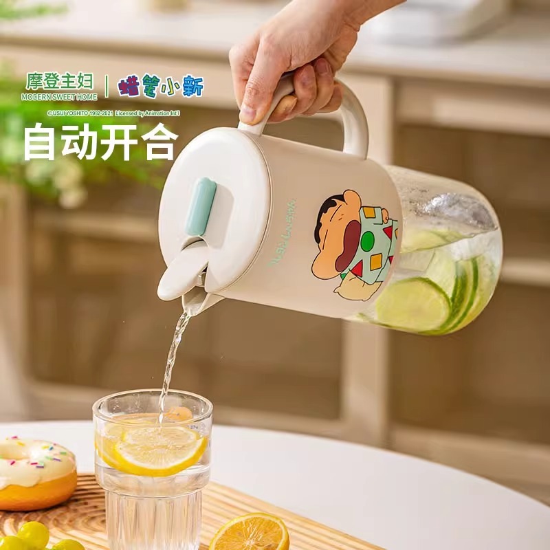 正版 蠟筆小新 玻璃冷水壺 1.8L 大水壺 大水杯 飲料杯 開口自動開合設計 摩登主婦