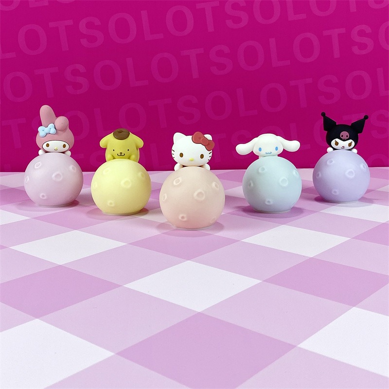 【冉紅】正版 三麗鷗 月球小夜灯擺件 美樂蒂 创意可爱小擺件 庫洛米 凱蒂貓 布丁狗 送禮-細節圖3