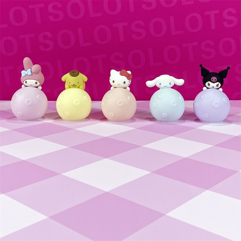 【冉紅】正版 三麗鷗 月球小夜灯擺件 美樂蒂 创意可爱小擺件 庫洛米 凱蒂貓 布丁狗 送禮-細節圖4