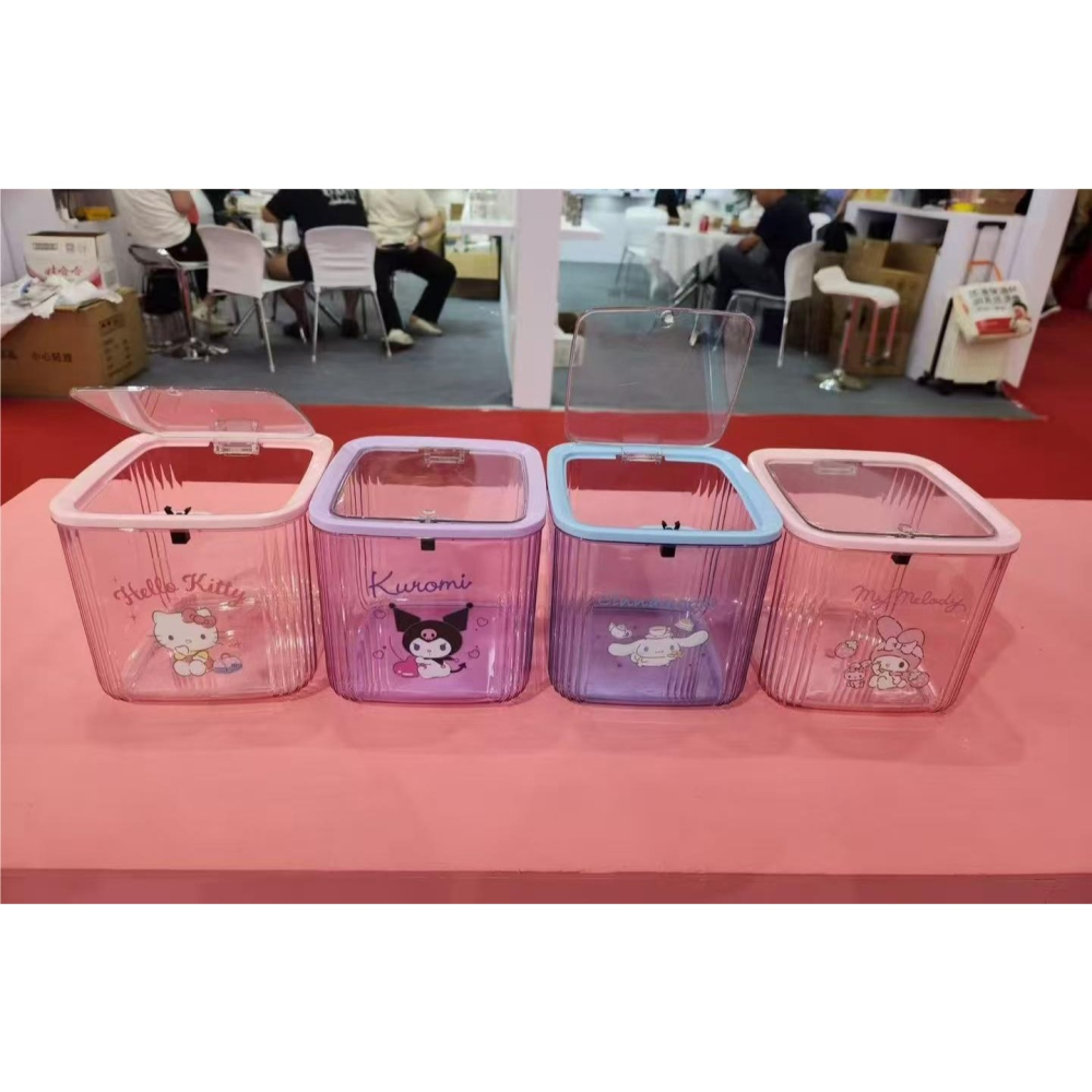 【三麗鷗&塑業】正版 轻奢迷你桌面垃圾桶 家用客厅书桌小纸篓 按压弹盖杂物收纳清洁筒 送禮-細節圖2