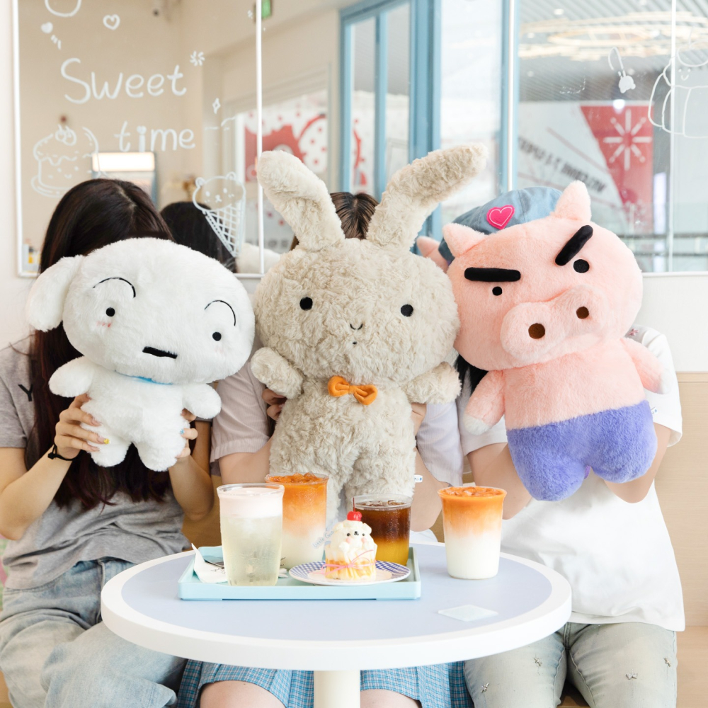 【樂融融】正版 蠟筆小新 左卫门玩偶包背背樂 小白毛绒双肩包 兔子公仔卡通包包 送禮-細節圖4