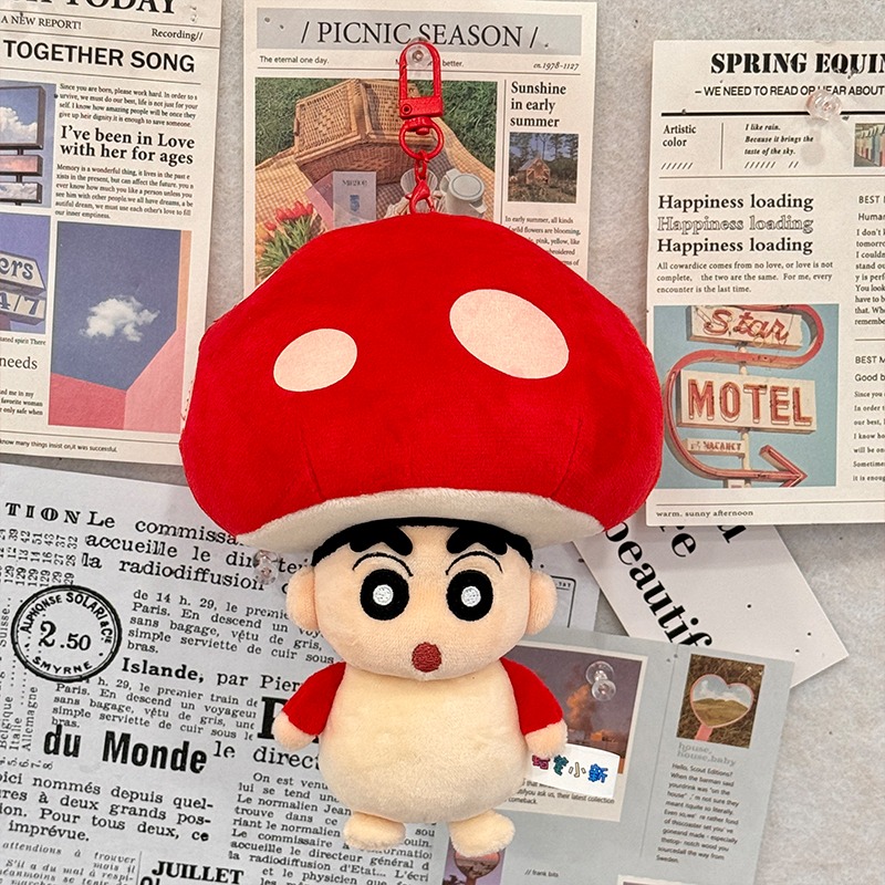 【漫貓】正版 蠟筆小新 红蘑菇毛絨掛件 可爱公仔玩偶包包掛件 卡通創意掛飾 吊飾 送禮-細節圖5