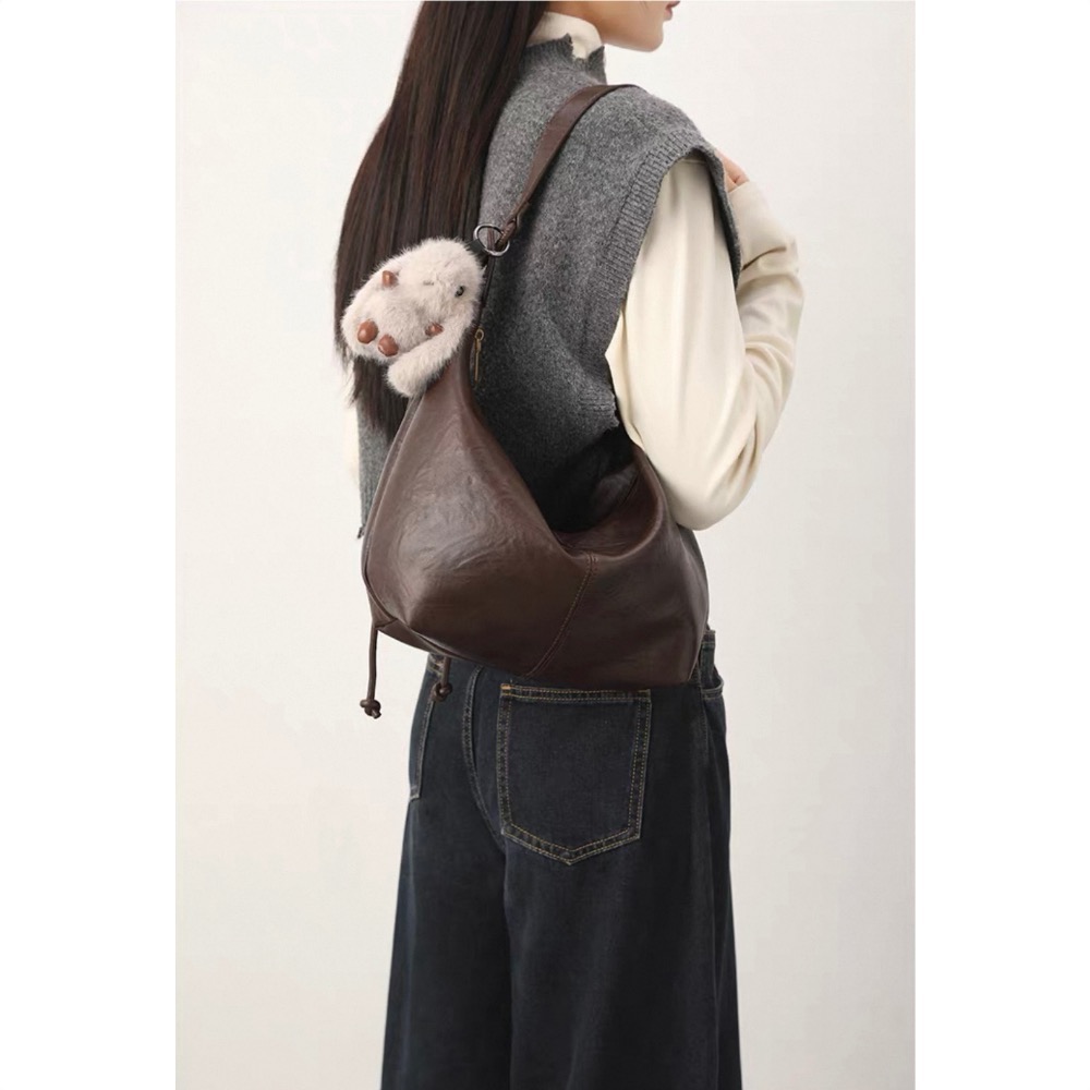 大容量慵懒風托特包軟皮餃子包百搭斜挎包咖啡色上班外出都適合肩背斜背都能-細節圖6