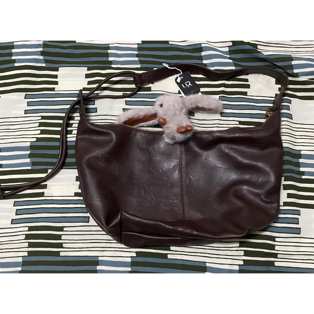 大容量慵懒風托特包軟皮餃子包百搭斜挎包咖啡色上班外出都適合肩背斜背都能-細節圖10