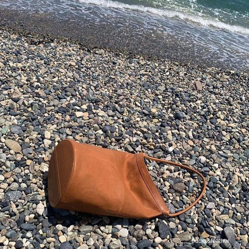 黑現貨 正韓代購 | bucks&leather 復古車線水桶包 | 韓國連線-細節圖4