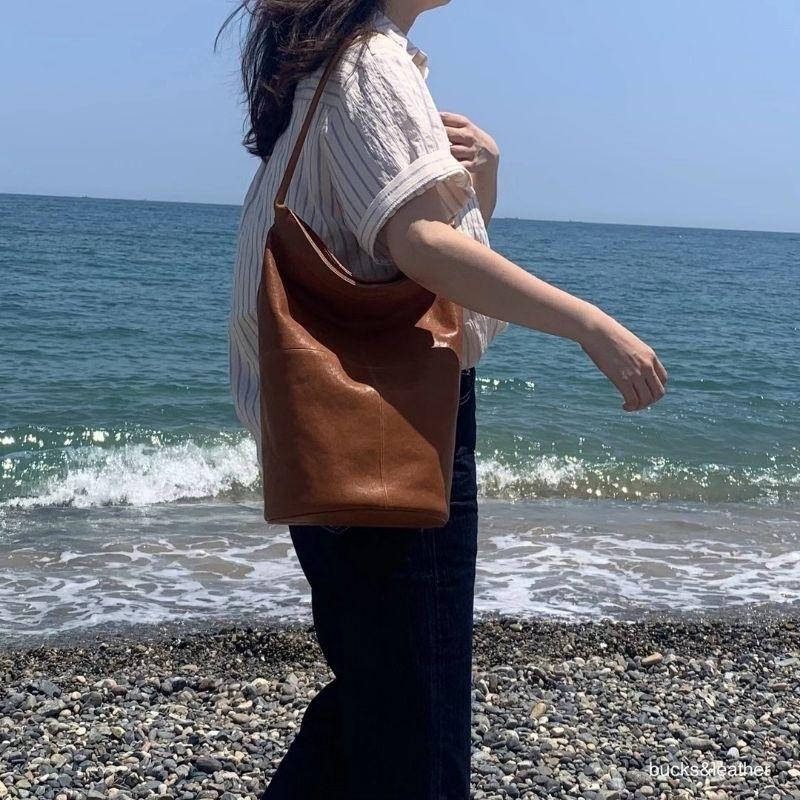 黑現貨 正韓代購 | bucks&leather 復古車線水桶包 | 韓國連線-細節圖8