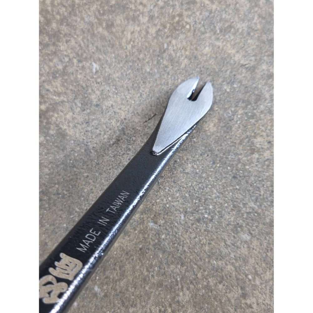 (巧雲家) 巧匠 雙尾割釘拔 250~300mm 仕人釘拔 丁把 釘耙 拔釘器 釘型 雙尾割 一體成型-細節圖8