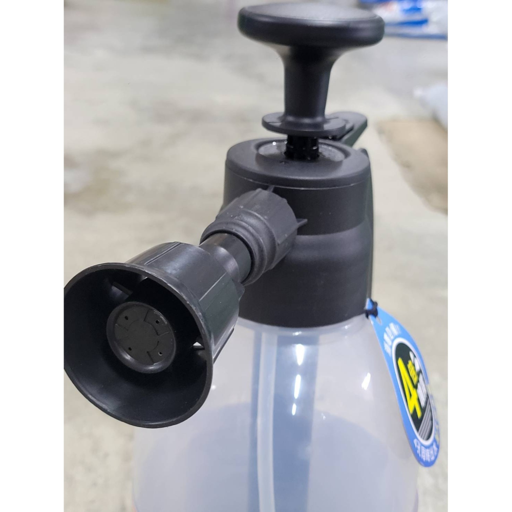 (巧雲家) 米諾諾 4孔強力氣壓噴壺2L 氣壓噴瓶 耐酸鹼噴瓶 壓力式噴壺 高壓噴槍 噴霧器 氣壓式噴霧瓶 耐酸鹼-細節圖3