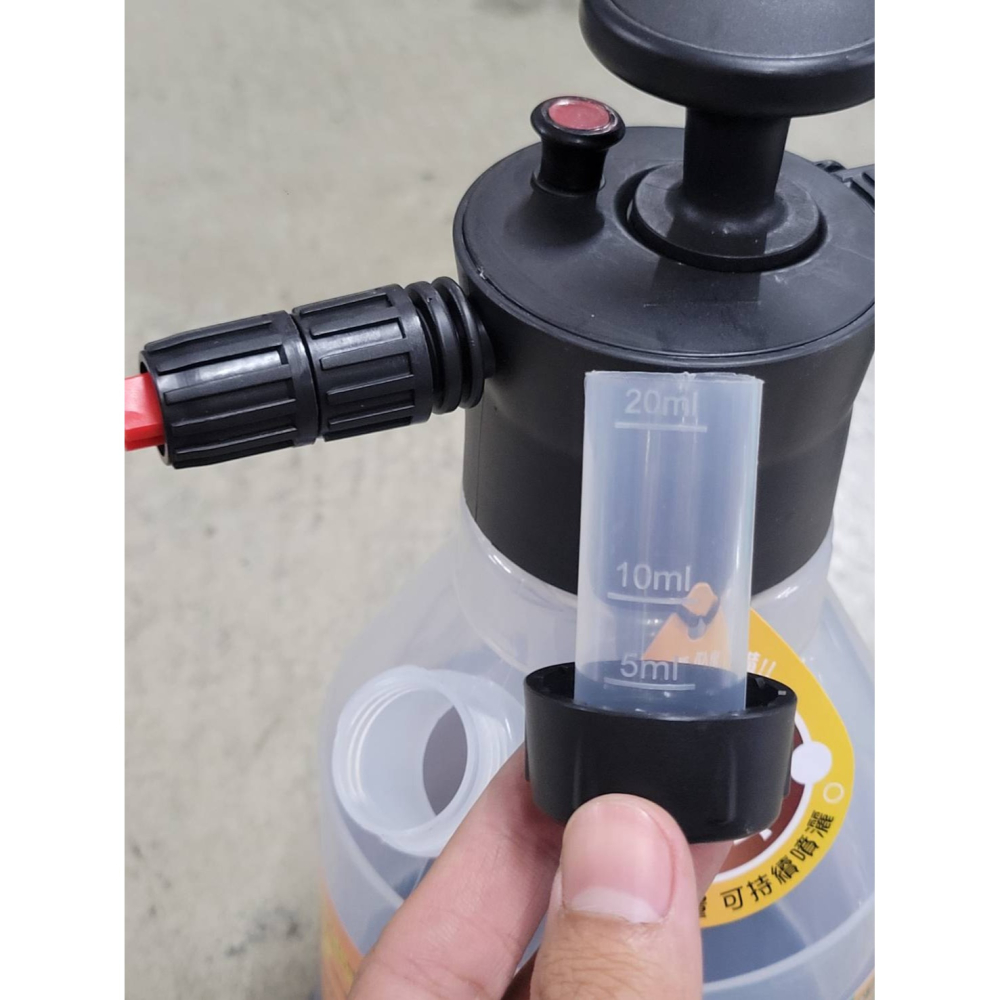 (巧雲家) 米諾諾 4孔強力氣壓噴壺2L 氣壓噴瓶 耐酸鹼噴瓶 壓力式噴壺 高壓噴槍 噴霧器 氣壓式噴霧瓶 耐酸鹼-細節圖8