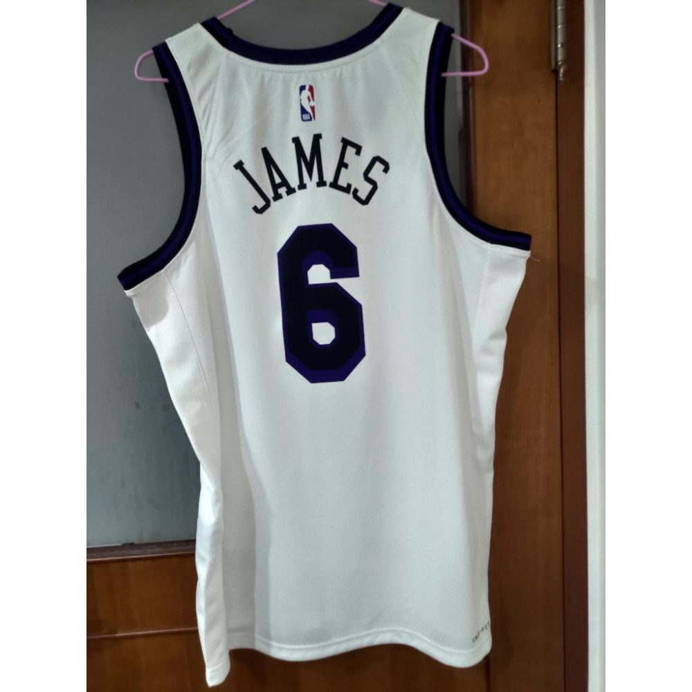 NBA球衣 2023賽季湖人隊城市版白色 LeBron James 6號 NIKE SW 48L全新含吊牌-細節圖2