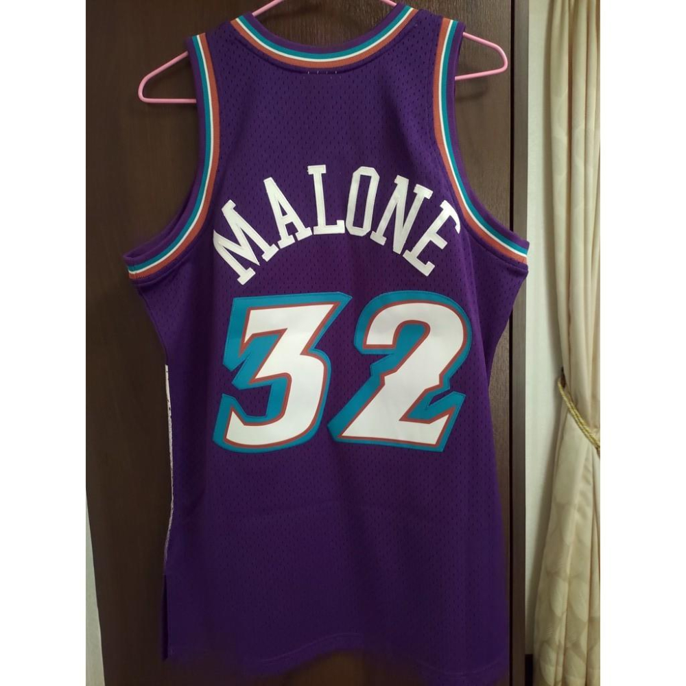 Mitchell & Ness 爵士隊Karl Malone 96-97 復刻Swingman 電繡G1球衣M號-細節圖2