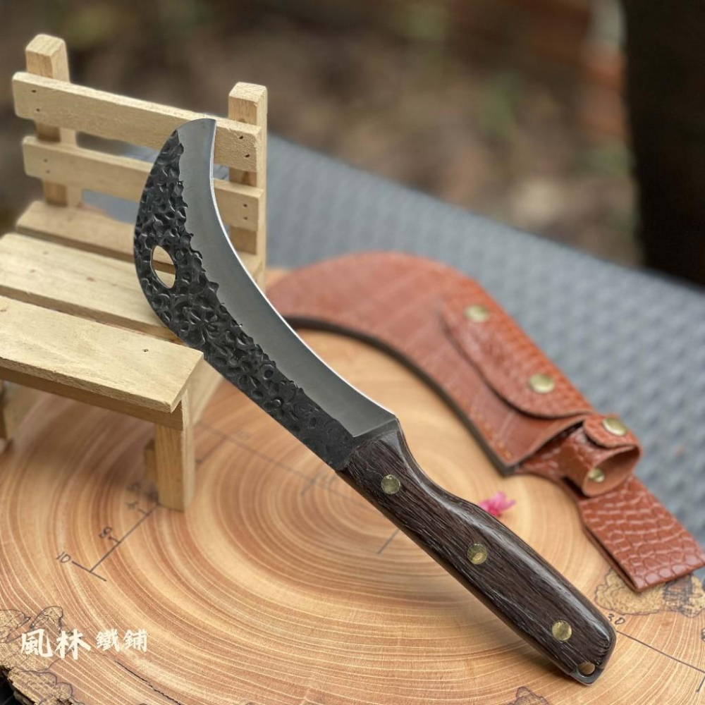 野外便攜鍛打錘紋鷹眼小鐮刀 附精緻皮套 實木柄外觀好看鍛造鋒利香蕉彎刀砍草刀野外開路超好用刀戶外露營割草鐮刀小砍刀甘蔗刀-細節圖6