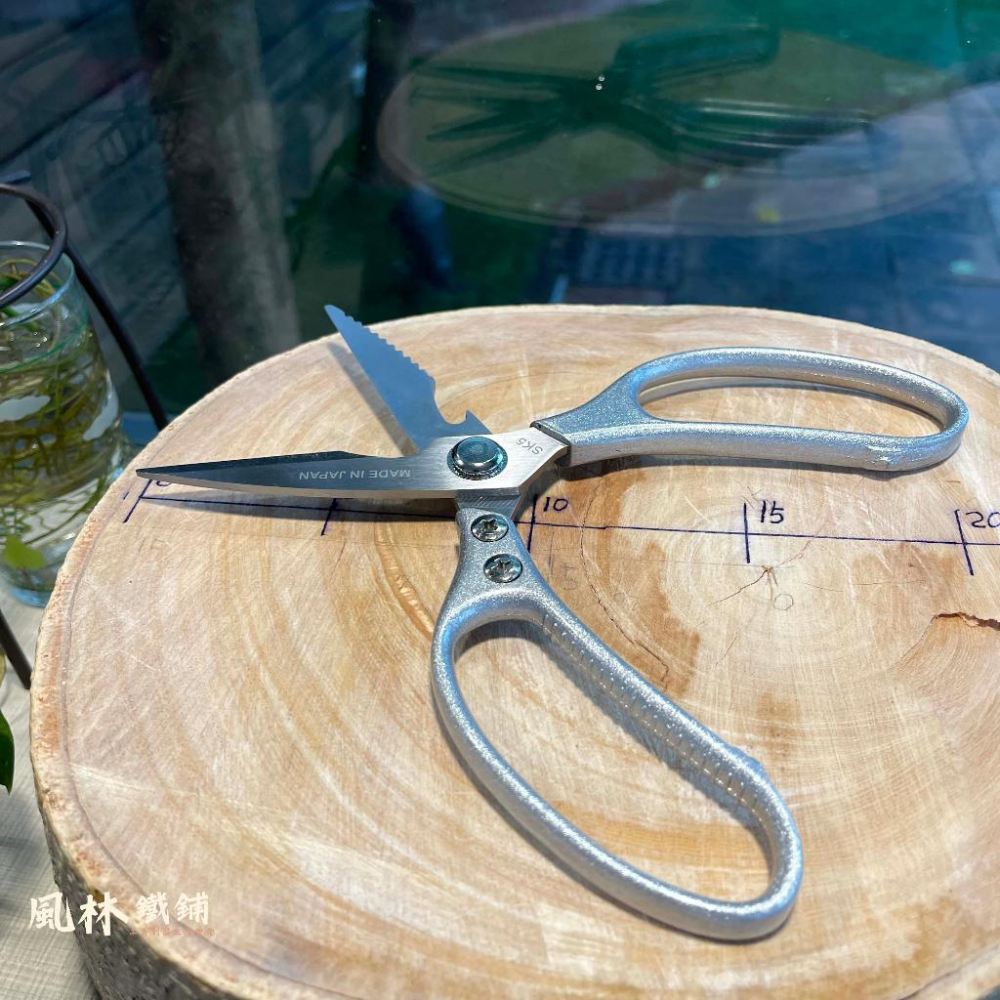 【多功能不鏽鋼廚房用剪刀】 (台灣現貨)日本款SK5多功能不鏽鋼剪刀 剪肉剪菜開瓶器刮魚鱗剪雞骨萬用剪刀居家必備廚房好幫-細節圖3