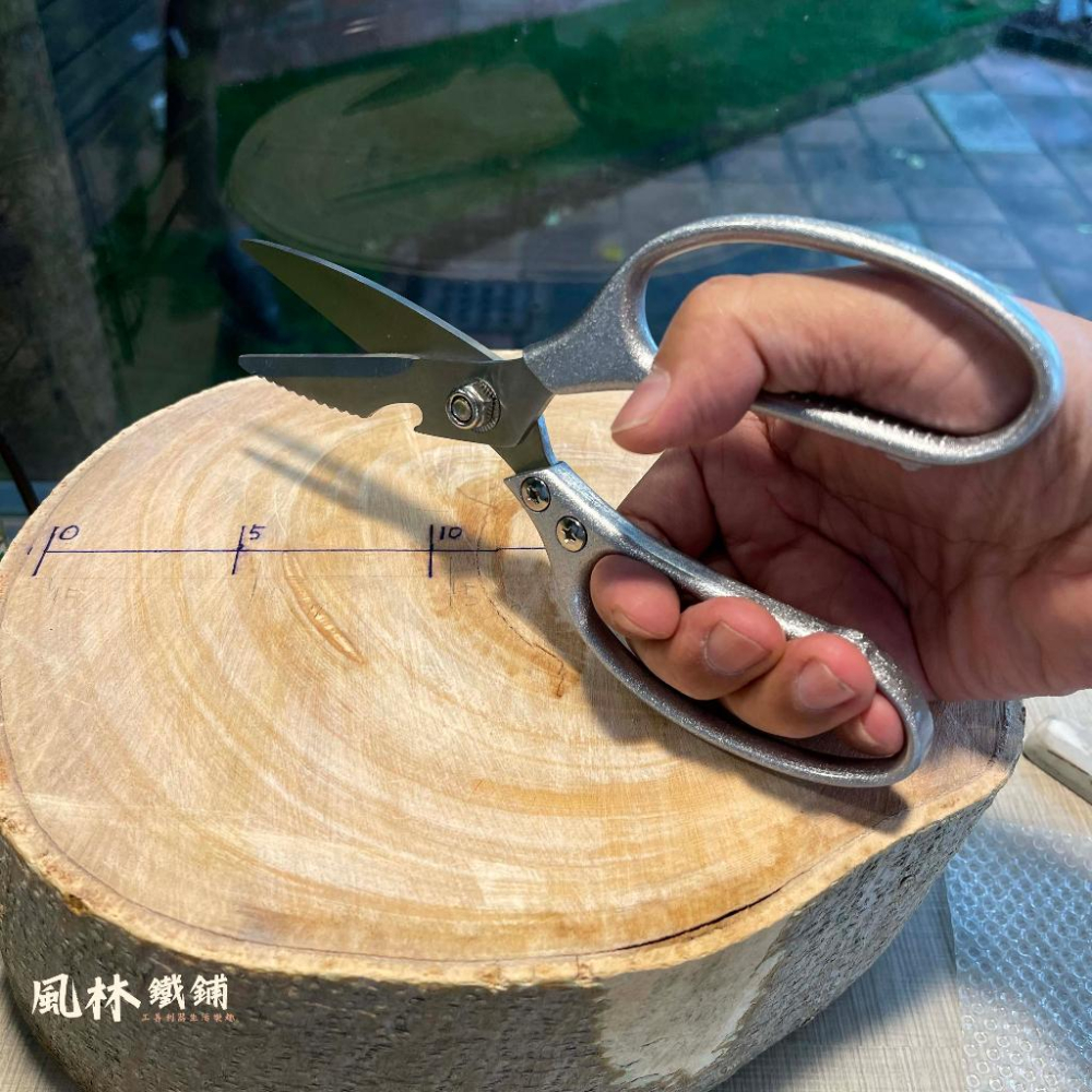 【多功能不鏽鋼廚房用剪刀】 (台灣現貨)日本款SK5多功能不鏽鋼剪刀 剪肉剪菜開瓶器刮魚鱗剪雞骨萬用剪刀居家必備廚房好幫-細節圖4