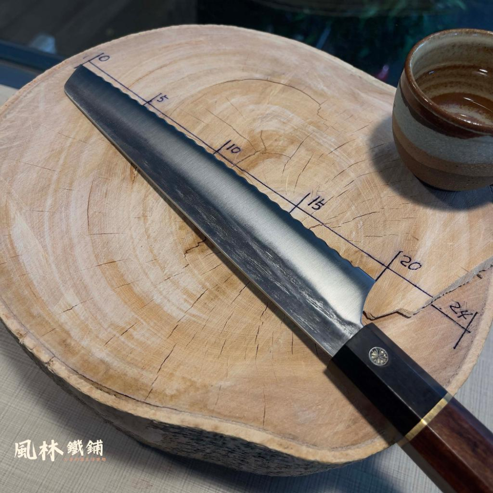 【日式鍛打錘紋八角柄麵包刀】台灣現貨 50Cr15MoV不鏽鋼焠火鍛製錘紋西式主廚刀八角木柄女士菜刀家用切菜刀切魚肉刀-細節圖2