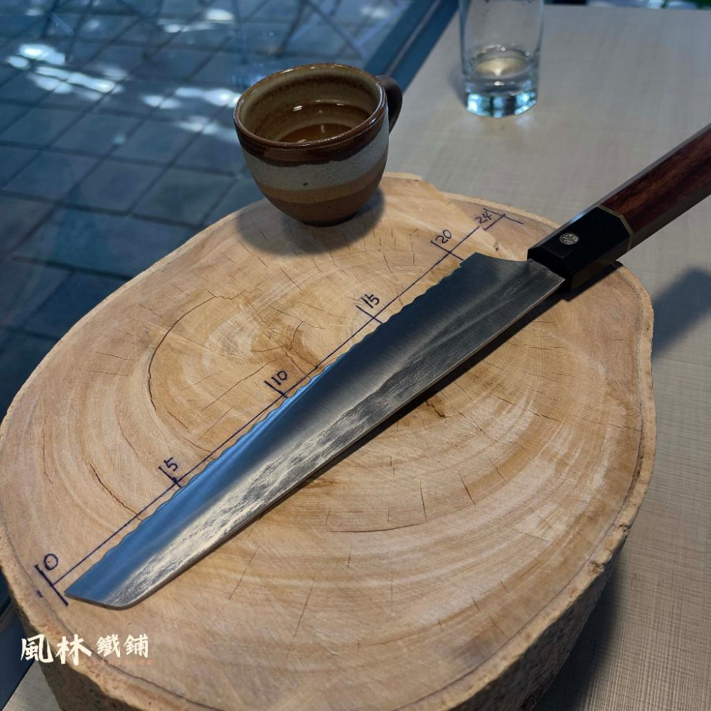 【日式鍛打錘紋八角柄麵包刀】台灣現貨 50Cr15MoV不鏽鋼焠火鍛製錘紋西式主廚刀八角木柄女士菜刀家用切菜刀切魚肉刀-細節圖4