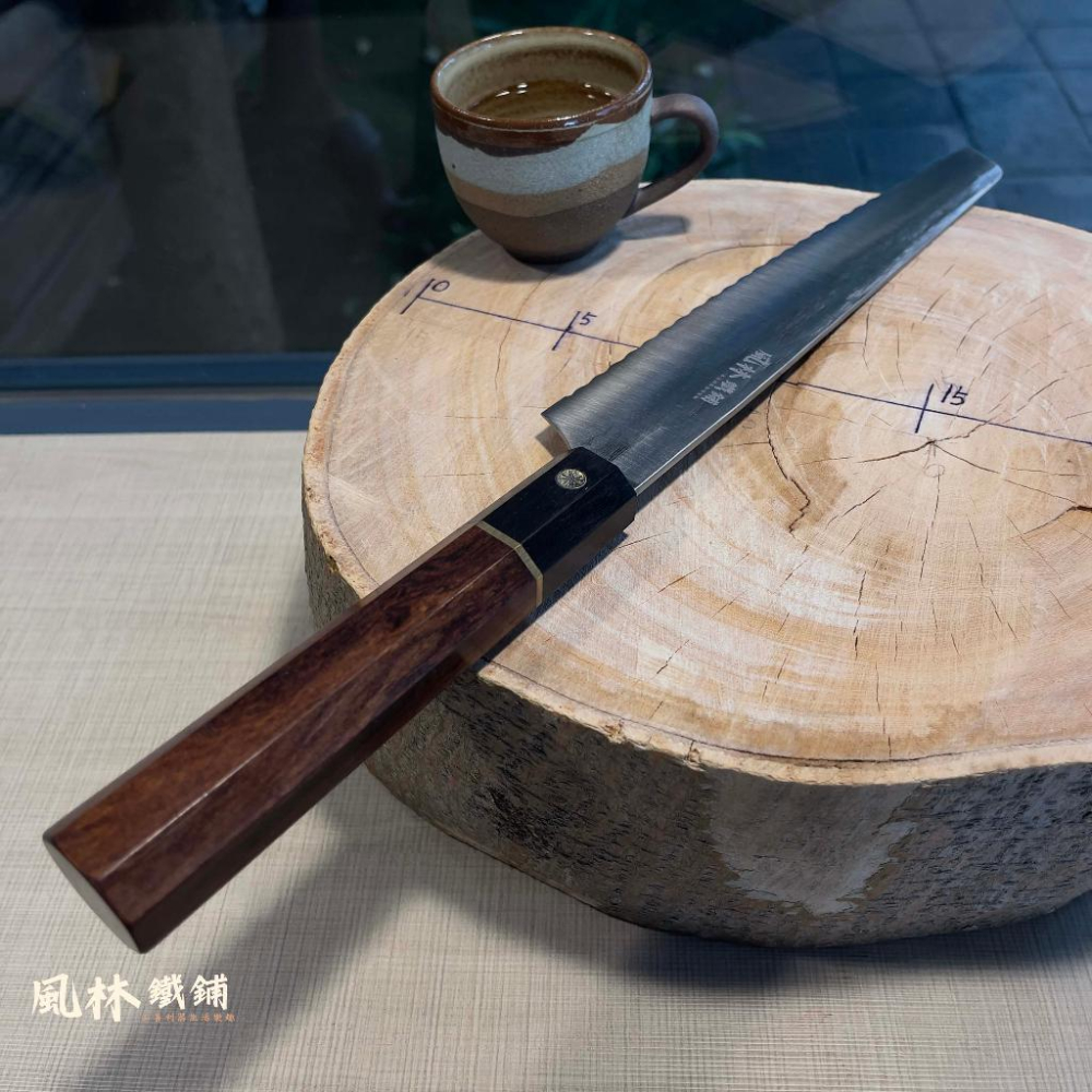 【日式鍛打錘紋八角柄麵包刀】台灣現貨 50Cr15MoV不鏽鋼焠火鍛製錘紋西式主廚刀八角木柄女士菜刀家用切菜刀切魚肉刀-細節圖6