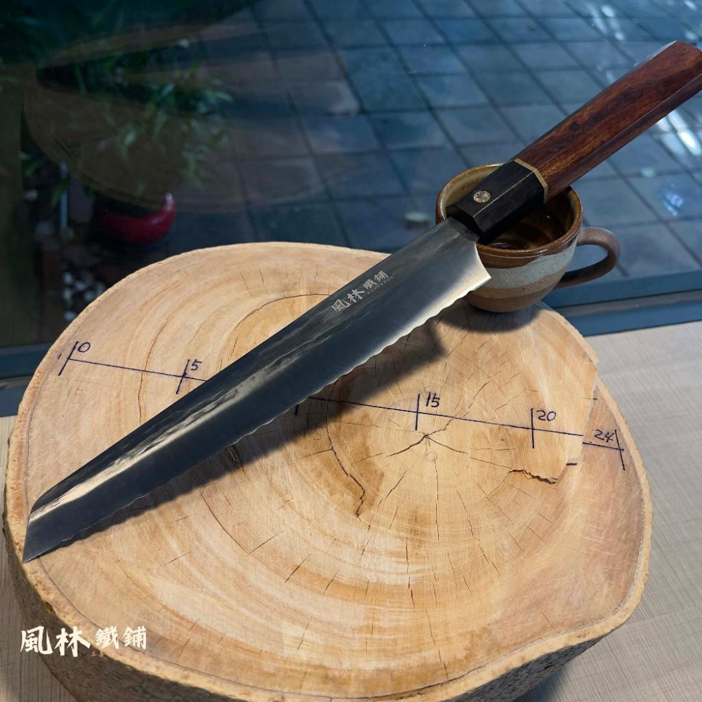 【日式鍛打錘紋八角柄麵包刀】台灣現貨 50Cr15MoV不鏽鋼焠火鍛製錘紋西式主廚刀八角木柄女士菜刀家用切菜刀切魚肉刀-細節圖8