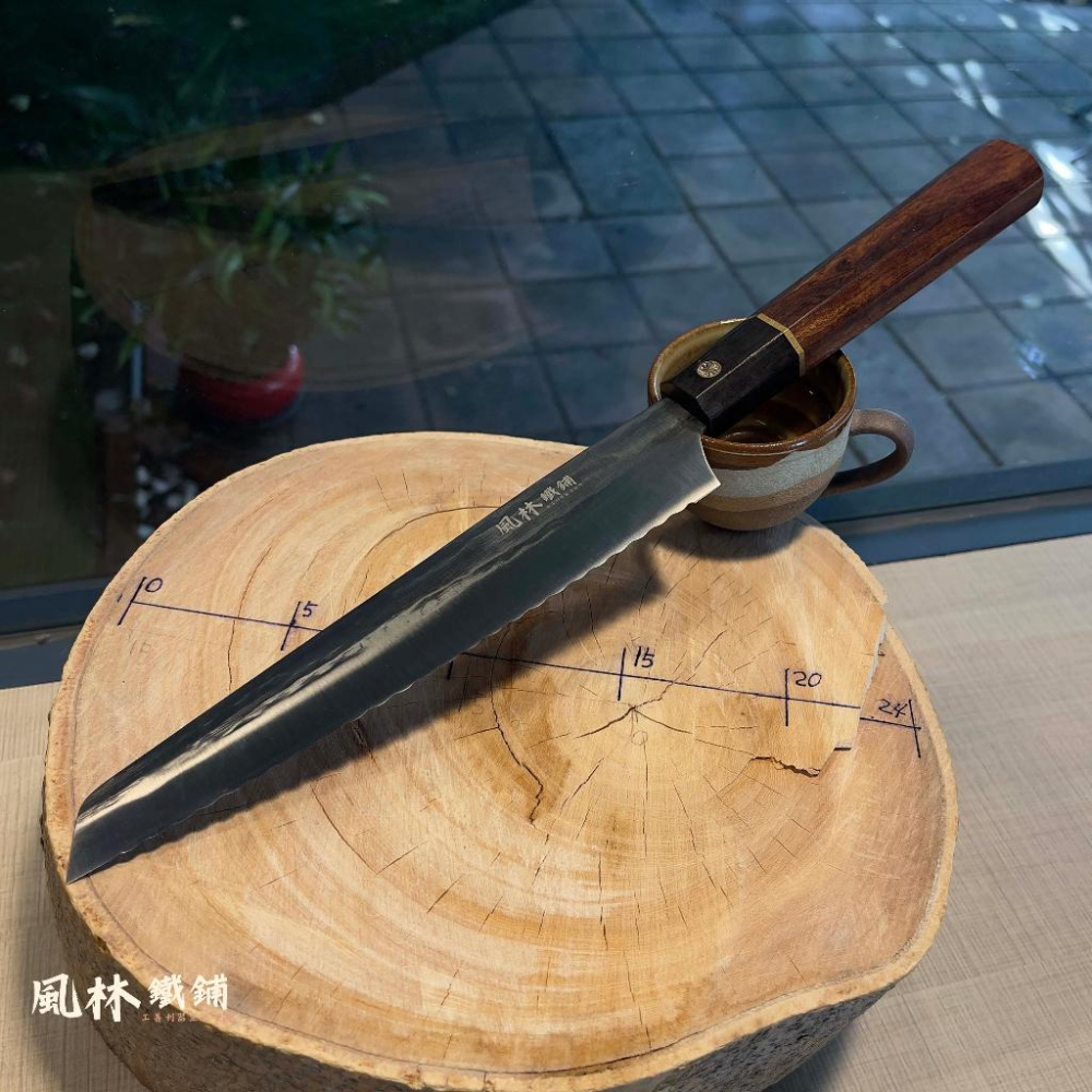 【日式鍛打錘紋八角柄麵包刀】台灣現貨 50Cr15MoV不鏽鋼焠火鍛製錘紋西式主廚刀八角木柄女士菜刀家用切菜刀切魚肉刀-細節圖9