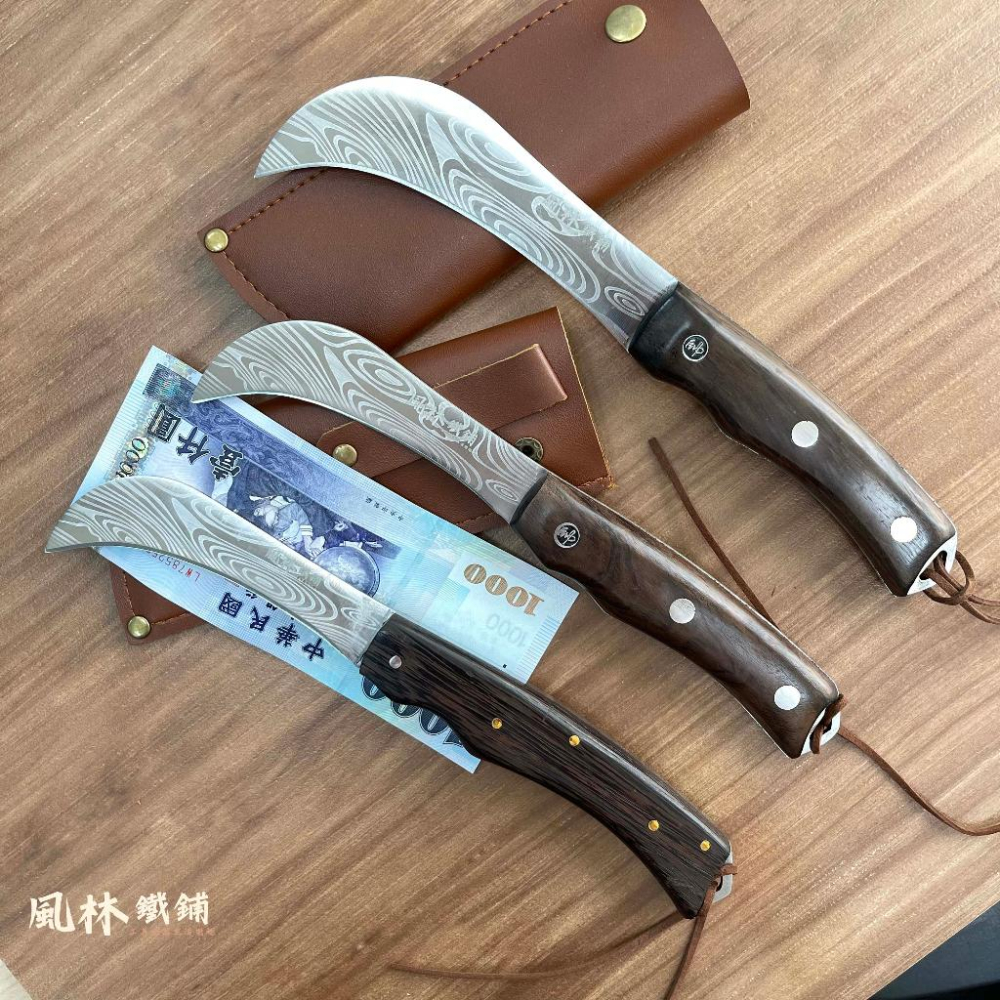 【大馬士革紋折疊香蕉彎刀】農友最愛雷射雕刻大馬士革紋折疊香蕉彎刀野營刀具方便攜帶割菜小鐮刀家用農用露營用香蕉刀水果刀-細節圖3