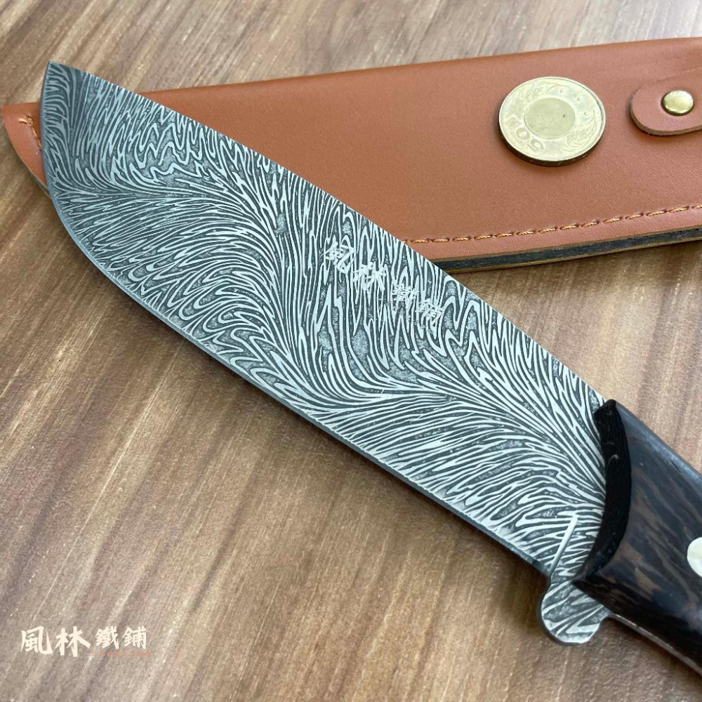 【大狗腿剁刀】附皮套『台灣現貨』8寸花紋雞翅木剁骨刀 特殊精刻鳳尾花紋紋路精美 5mm刀刃厚度剁骨斬切肉刀-細節圖2