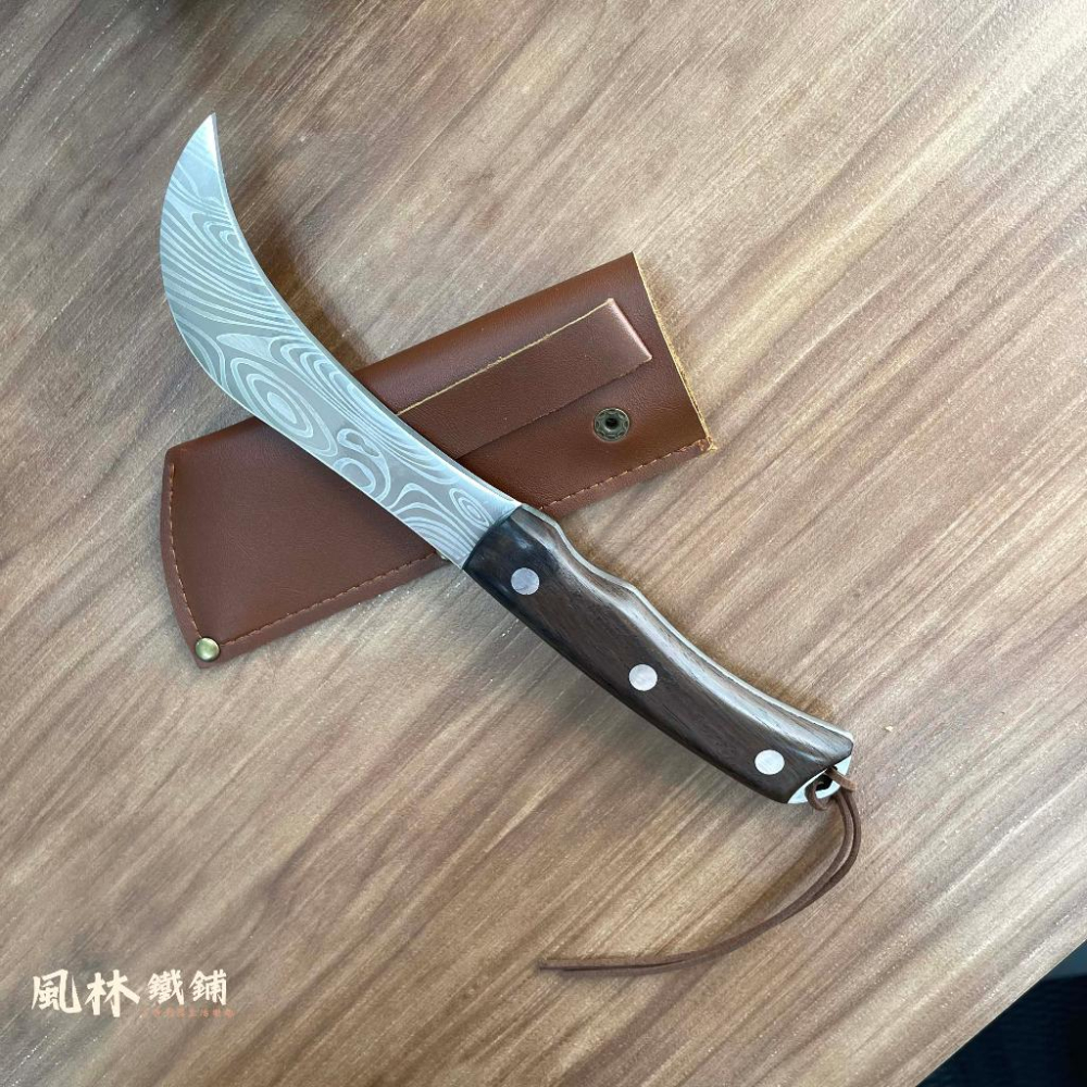 【大馬士革紋香蕉彎刀】附皮套 有大小兩款農友最愛 雷射雕刻大馬士革紋野營刀 方便攜帶割菜小鐮刀家用農用露營用香蕉刀水果刀-細節圖4