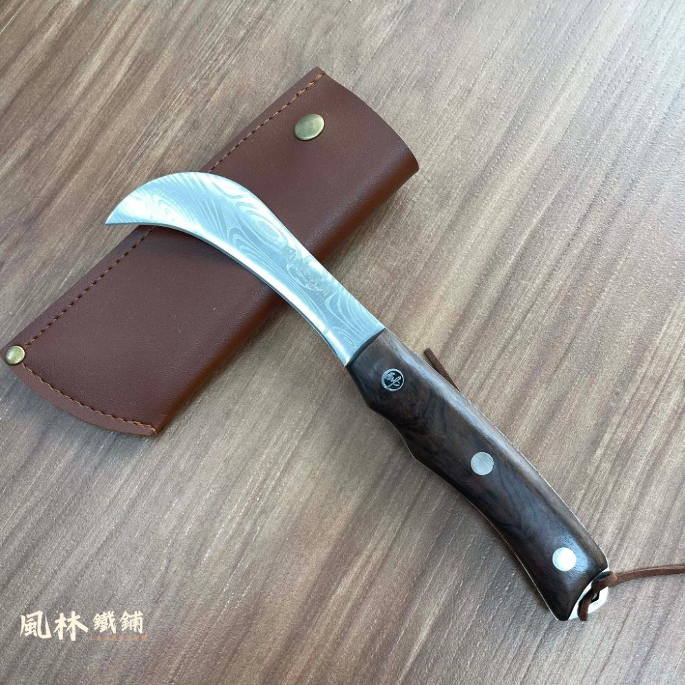 【大馬士革紋香蕉彎刀】附皮套 有大小兩款農友最愛 雷射雕刻大馬士革紋野營刀 方便攜帶割菜小鐮刀家用農用露營用香蕉刀水果刀-細節圖6