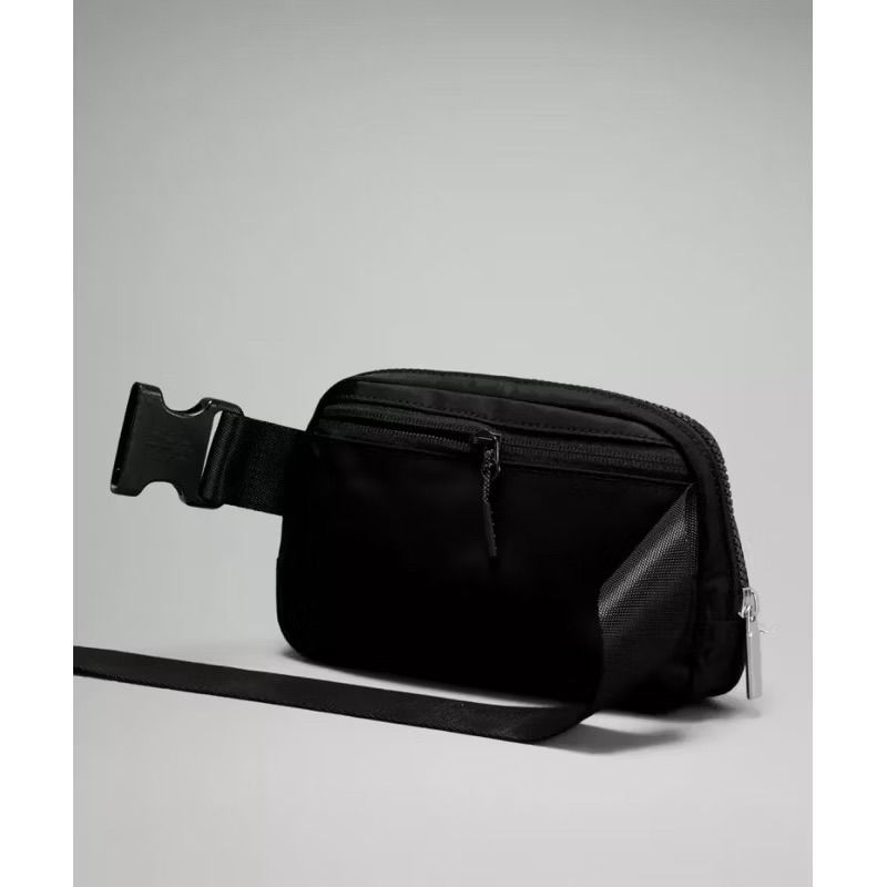 【代購現貨】Lululemon爆款運動休閒百搭肩背多功能斜跨腰包 運動手機胸包 加拿大專櫃購入｜當日發貨-細節圖7