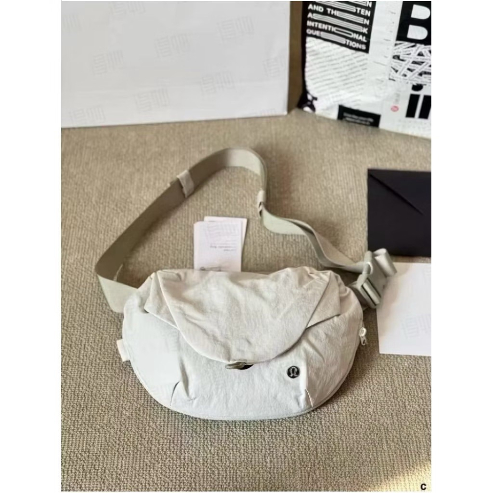 【代購現貨】Lululemon爆款運動休閒百搭肩背多功能斜跨月牙包 3L磁吸包 加拿大專櫃購入｜當日發貨-細節圖2