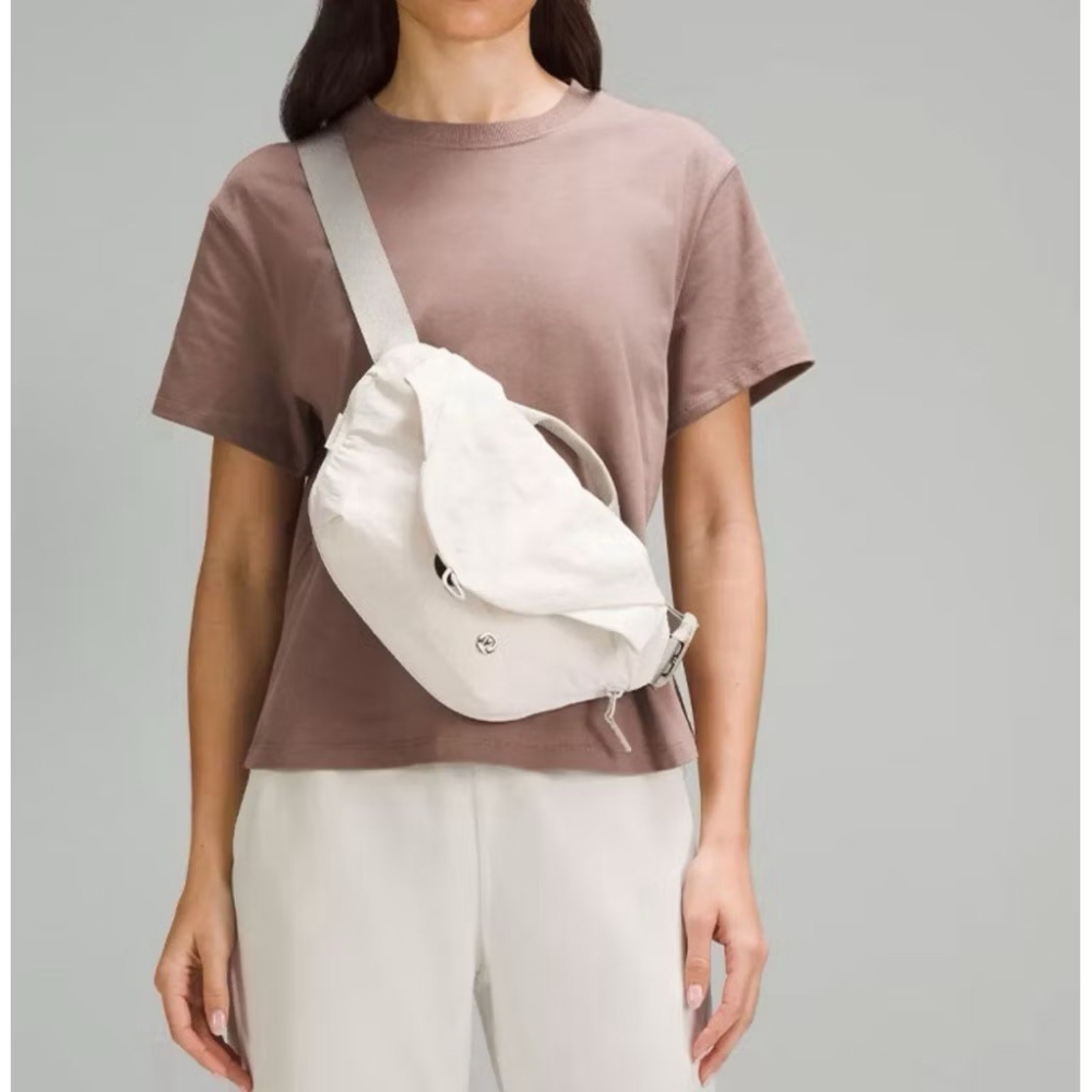 【代購現貨】Lululemon爆款運動休閒百搭肩背多功能斜跨月牙包 3L磁吸包 加拿大專櫃購入｜當日發貨-細節圖5