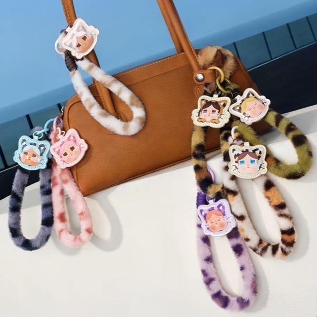 現貨 泡泡瑪特 CRYBABY 豹豹貓貓 手機掛繩 手機鍊 哭娃 盲盒 POPMART-細節圖2