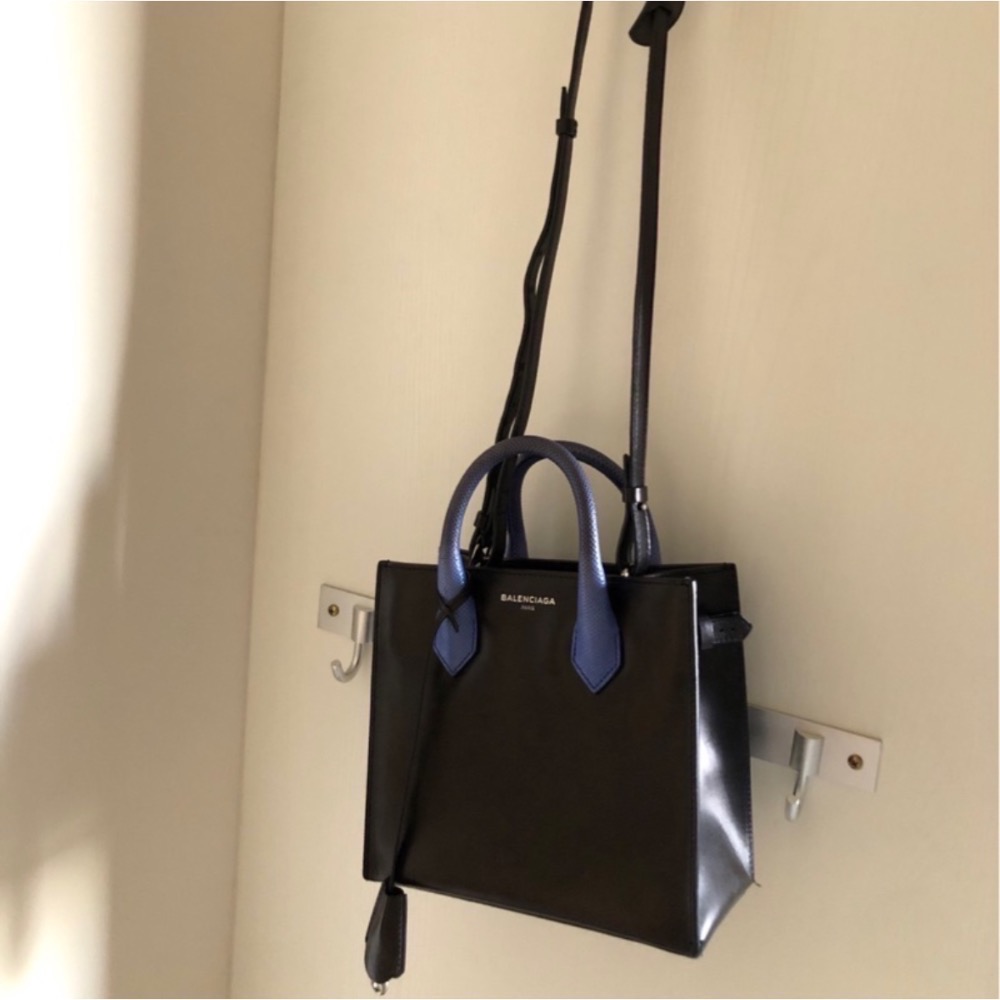 二手【Balenciaga】黑色皮革手提/斜背包-細節圖2